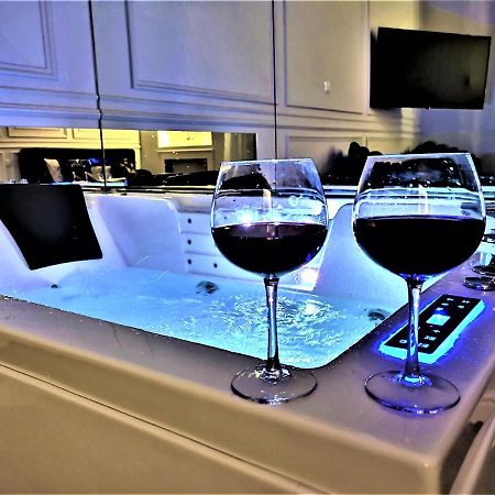 Luxury Jacuzzi Apartment Краків Екстер'єр фото