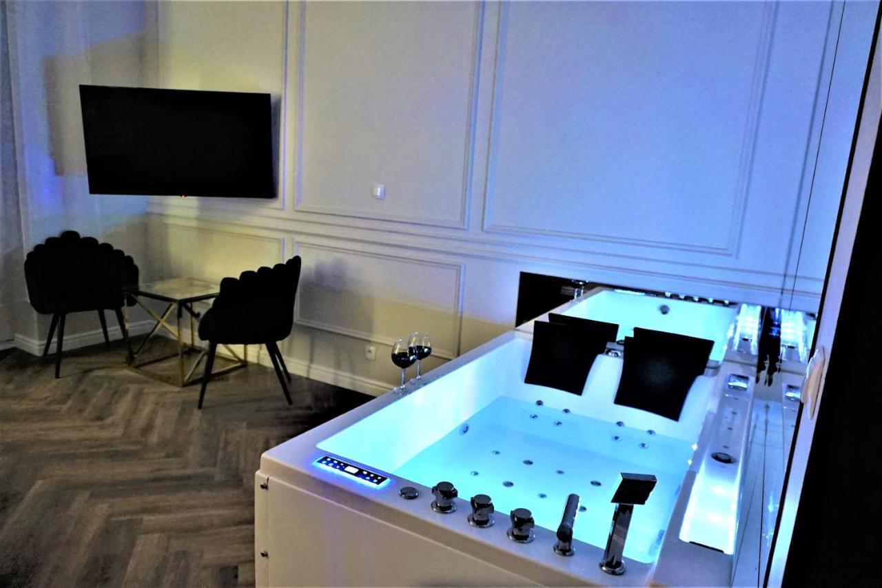 Luxury Jacuzzi Apartment Краків Екстер'єр фото