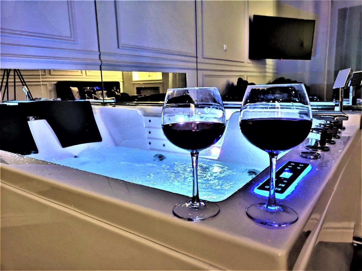 Luxury Jacuzzi Apartment Краків Екстер'єр фото